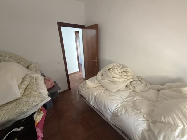 4 bedroom Townhouse for sale in Fuente de Piedra with pool garage - € 149,000 (Ref: 10130993)