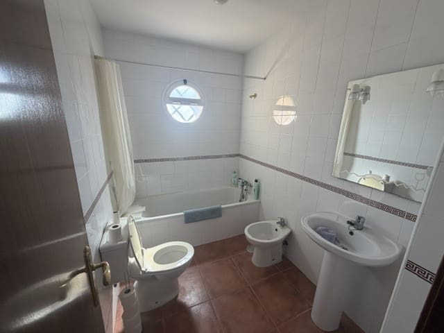 4 bedroom Townhouse for sale in Fuente de Piedra with pool garage - € 149,000 (Ref: 10130993)