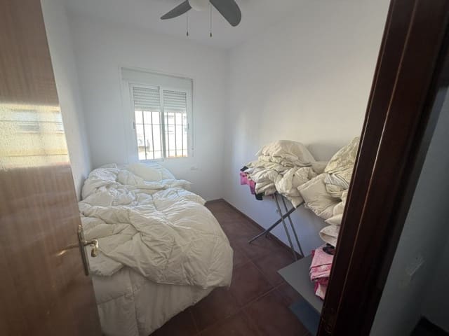 4 bedroom Townhouse for sale in Fuente de Piedra with pool garage - € 149,000 (Ref: 10130993)