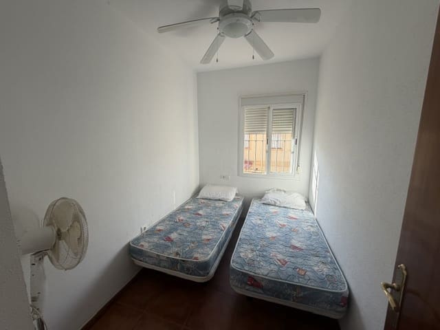 4 bedroom Townhouse for sale in Fuente de Piedra with pool garage - € 149,000 (Ref: 10130993)