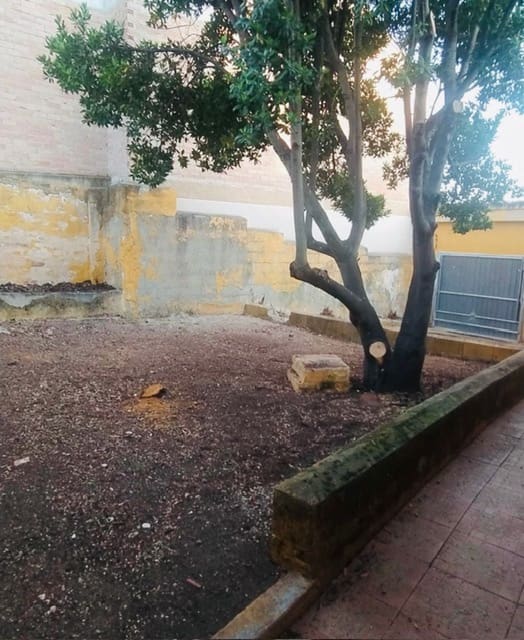 7 slaapkamer Huis te koop in Villanueva del Trabuco met garage - € 96.000 (Ref: 10155915)