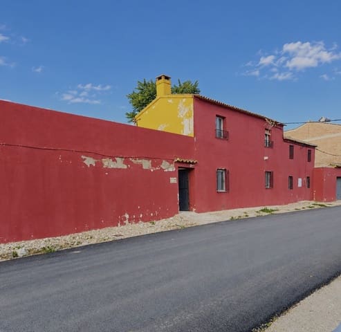 7 bedroom Townhouse for sale in Villanueva del Trabuco with garage - € 96,000 (Ref: 10155915)