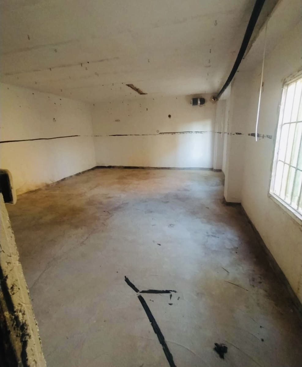 7 slaapkamer Huis te koop in Villanueva del Trabuco met garage - € 96.000 (Ref: 10155915)