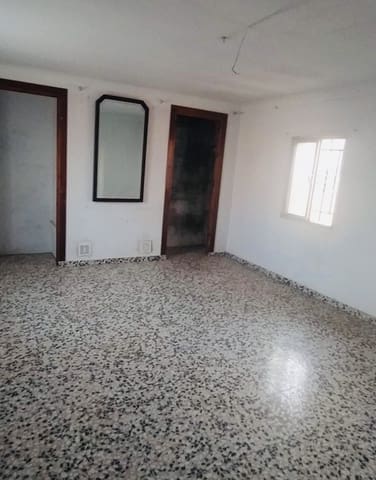 7 bedroom Townhouse for sale in Villanueva del Trabuco with garage - € 96,000 (Ref: 10155915)