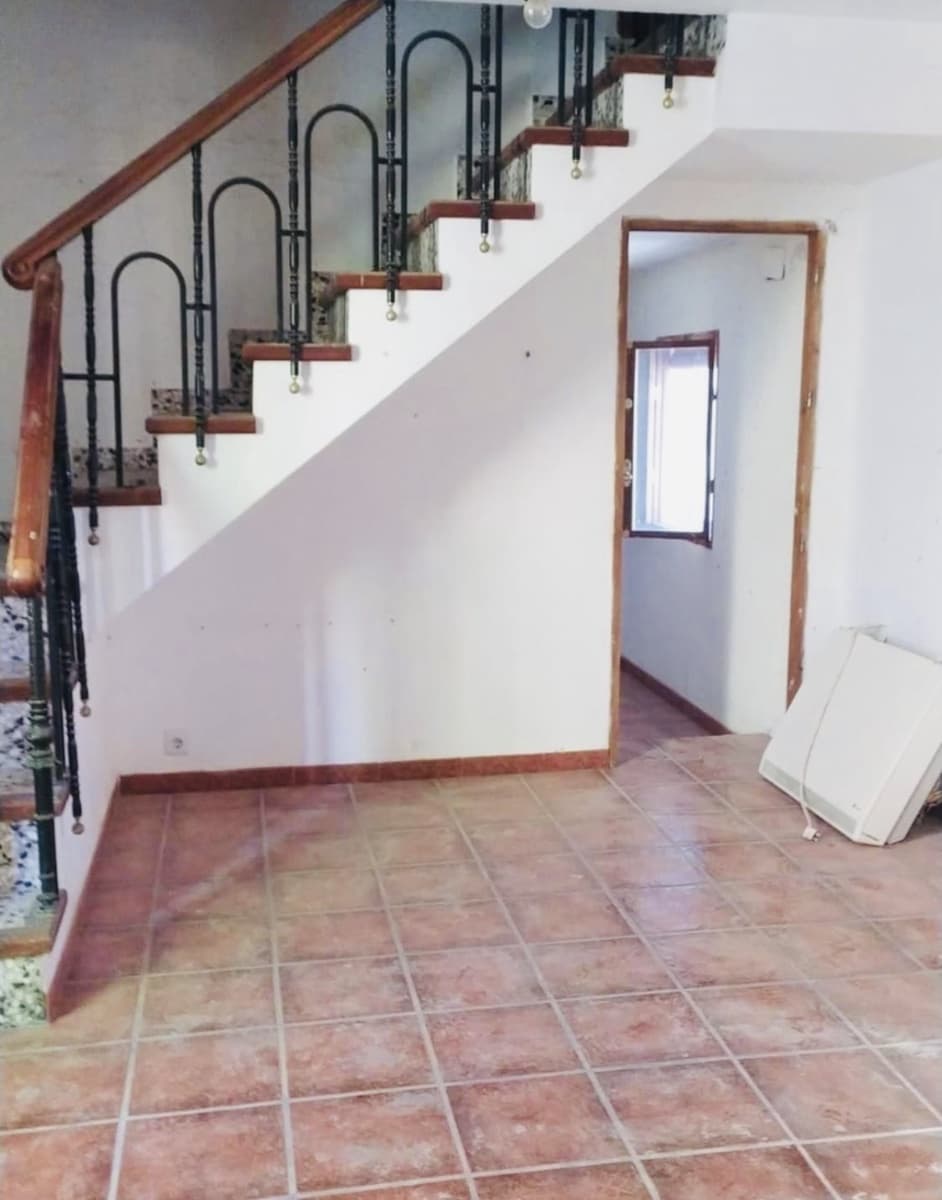 7 slaapkamer Huis te koop in Villanueva del Trabuco met garage - € 96.000 (Ref: 10155915)