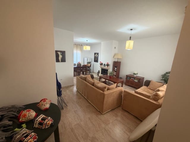 4 soveværelse Byhus til salg i Fuente de Piedra med swimmingpool garage - € 159.000 (Ref: 10170227)