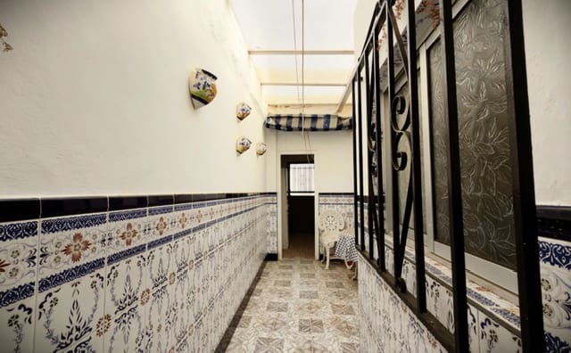 3 bedroom Townhouse for sale in La Roda de Andalucia - € 100,000 (Ref: 10183693)