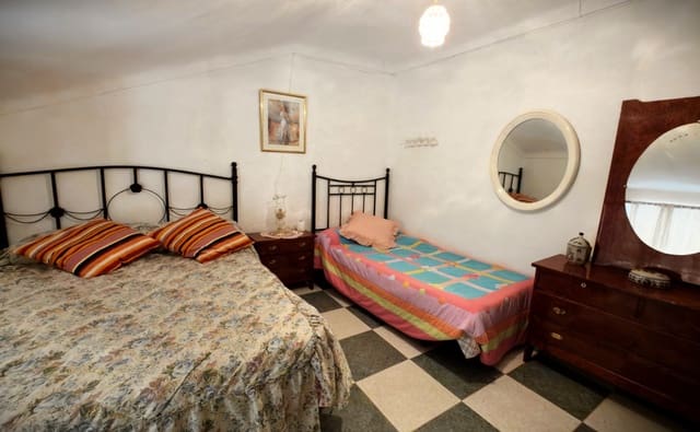3 bedroom Townhouse for sale in La Roda de Andalucía - € 100,000 (Ref: 10183693)
