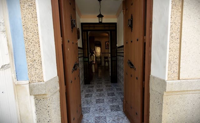 3 bedroom Townhouse for sale in La Roda de Andalucía - € 100,000 (Ref: 10183693)