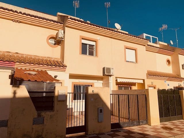 4 soveværelse Byhus til salg i Fuente de Piedra med swimmingpool - € 140.000 (Ref: 5751102)