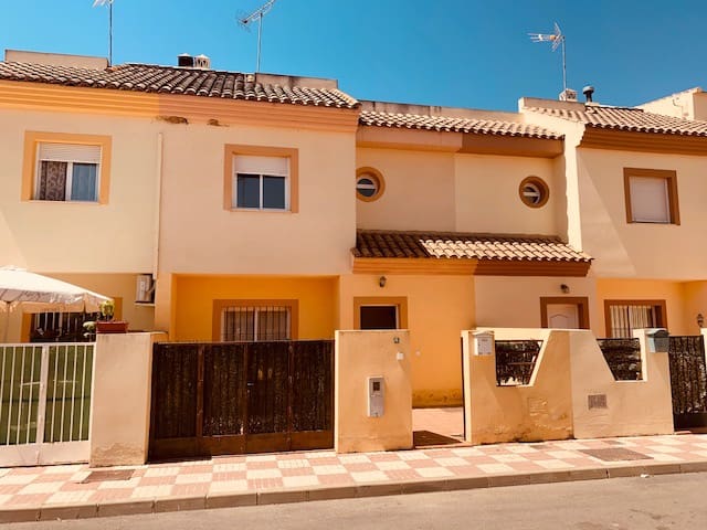 4 bedroom Townhouse for sale in Fuente de Piedra with pool - € 140,000 (Ref: 5751102)
