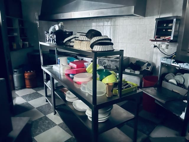 3 soveværelse Erhverv til salg i Fuente de Piedra - € 210.000 (Ref: 6821850)