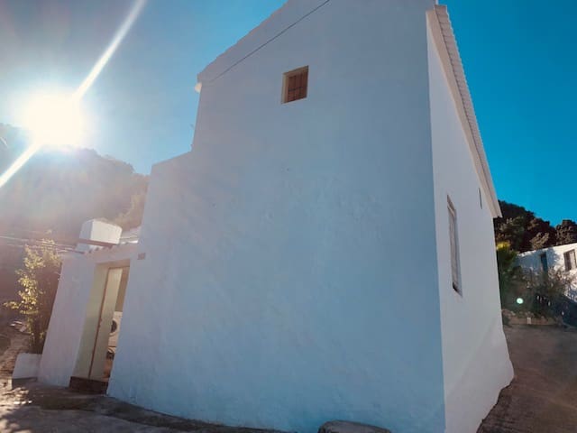 4 soveværelse Finca/Landehus til salg i Iznajar - € 85.000 (Ref: 7471901)