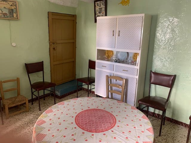 4 soveværelse Finca/Landehus til salg i Iznajar - € 85.000 (Ref: 7471901)