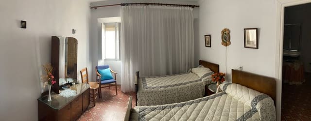 9 soverom Hus til salgs i Bobadilla, Antequera - € 140 000 (Ref: 7993568)