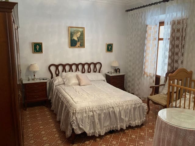 9 soverom Hus til salgs i Bobadilla, Antequera - € 140 000 (Ref: 7993568)