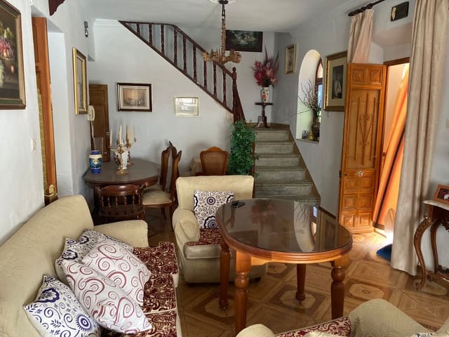 9 soverom Hus til salgs i Bobadilla, Antequera - € 140 000 (Ref: 7993568)