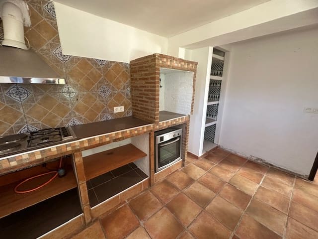 4 soveværelse Finca/Landehus til salg i Villanueva del Trabuco med garage - € 128.000 (Ref: 8107127)