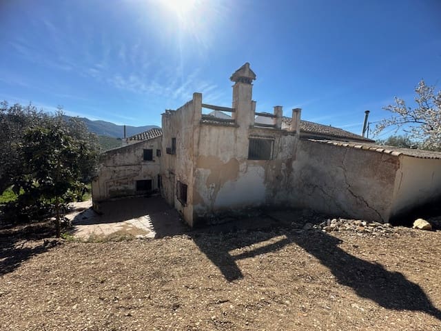 4 soveværelse Finca/Landehus til salg i Villanueva del Trabuco med garage - € 128.000 (Ref: 8107127)