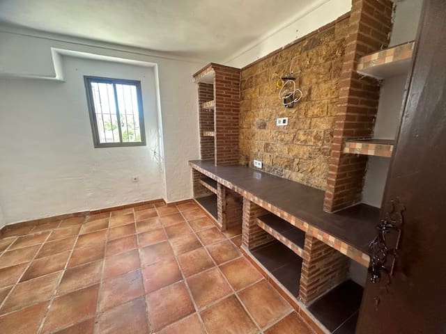 4 soveværelse Finca/Landehus til salg i Villanueva del Trabuco med garage - € 128.000 (Ref: 8107127)