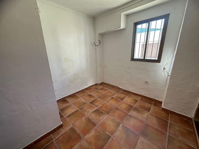 4 soveværelse Finca/Landehus til salg i Villanueva del Trabuco med garage - € 128.000 (Ref: 8107127)