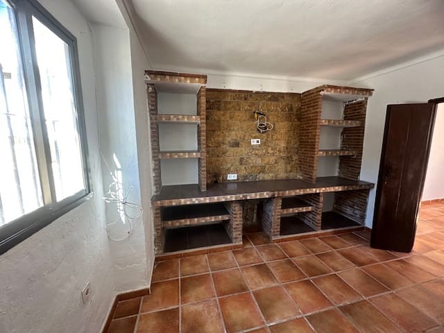 4 soveværelse Finca/Landehus til salg i Villanueva del Trabuco med garage - € 128.000 (Ref: 8107127)