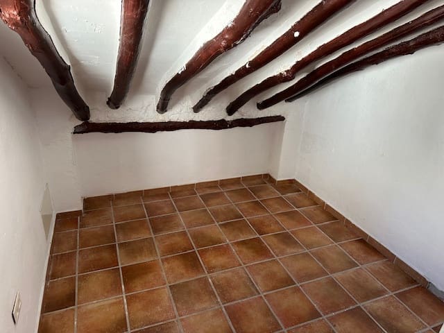 4 soveværelse Finca/Landehus til salg i Villanueva del Trabuco med garage - € 128.000 (Ref: 8107127)