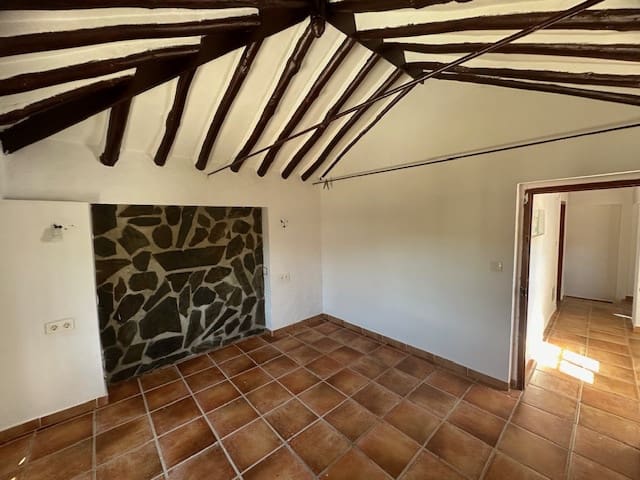 4 soveværelse Finca/Landehus til salg i Villanueva del Trabuco med garage - € 128.000 (Ref: 8107127)