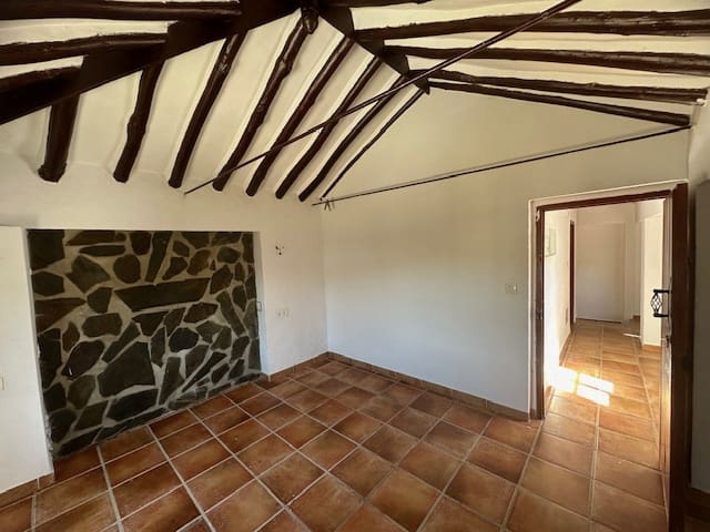 4 soveværelse Finca/Landehus til salg i Villanueva del Trabuco med garage - € 128.000 (Ref: 8107127)