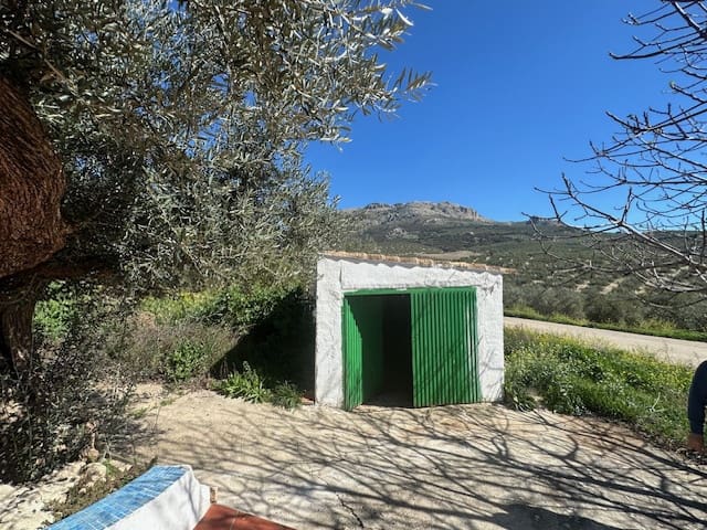 4 soveværelse Finca/Landehus til salg i Villanueva del Trabuco med garage - € 128.000 (Ref: 8107127)