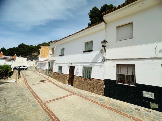 3 bedroom Townhouse for sale in Villanueva del Trabuco - € 90,000 (Ref: 8317331)