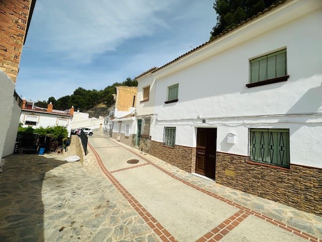3 bedroom Townhouse for sale in Villanueva del Trabuco - € 90,000 (Ref: 8317331)