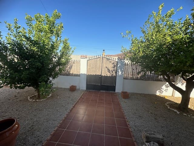 3 Zimmer Villa zu verkaufen in Fuente de Piedra mit Pool - 250.000 € (Ref: 8387709)