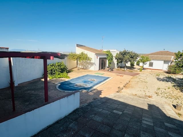 3 Zimmer Villa zu verkaufen in Fuente de Piedra mit Pool - 250.000 € (Ref: 8387709)