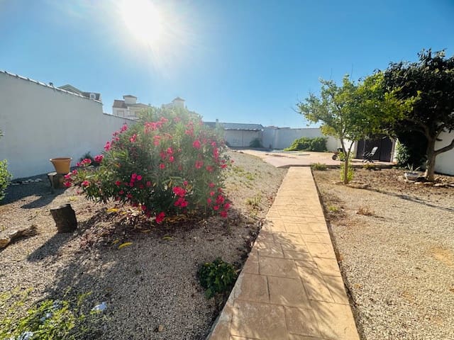 3 Zimmer Villa zu verkaufen in Fuente de Piedra mit Pool - 250.000 € (Ref: 8387709)