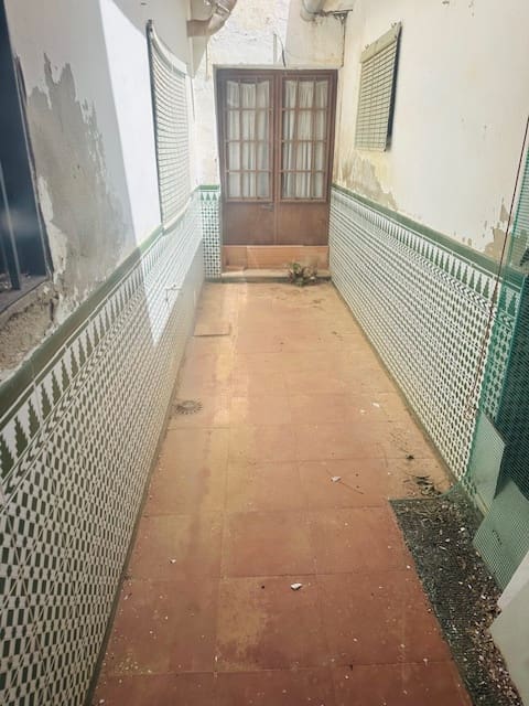 9 soveværelse Byhus til salg i Fuente de Piedra - € 269.000 (Ref: 8451534)