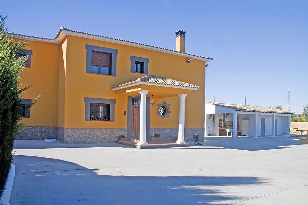 4 bedroom Finca/Country House for sale in Monturque with pool - € 250,000 (Ref: 8558136)