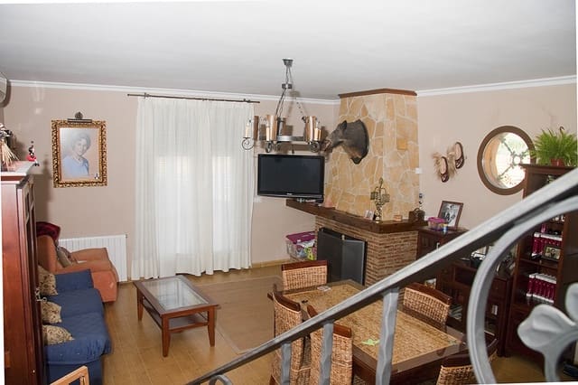 4 slaapkamer Finca/Landhuis te koop in Monturque met zwembad - € 250.000 (Ref: 8558136)