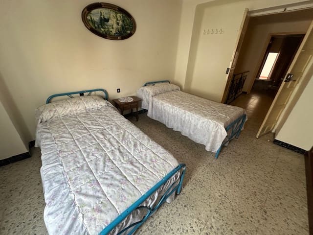 5 bedroom Townhouse for sale in Cuevas Bajas with garage - € 79,000 (Ref: 8571302)