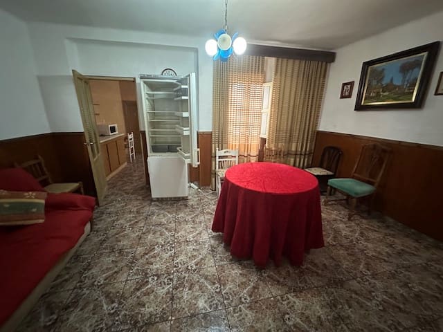 5 bedroom Townhouse for sale in Cuevas Bajas with garage - € 79,000 (Ref: 8571302)