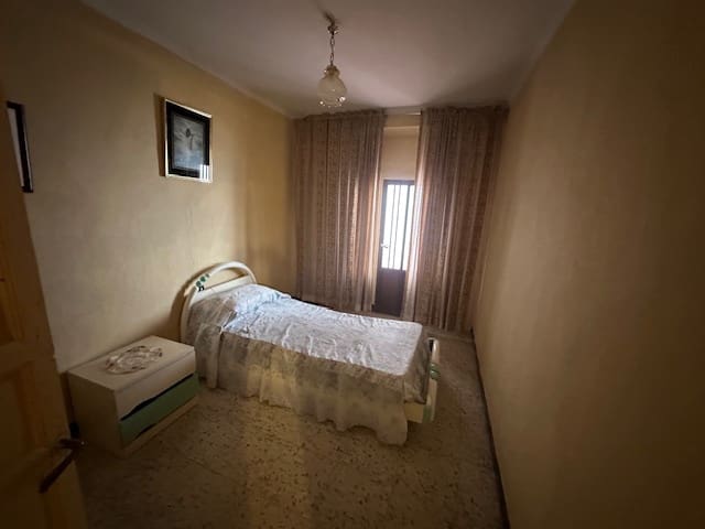 5 bedroom Townhouse for sale in Cuevas Bajas with garage - € 79,000 (Ref: 8571302)