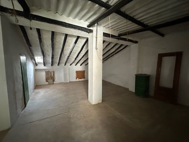 5 bedroom Townhouse for sale in Cuevas Bajas with garage - € 79,000 (Ref: 8571302)