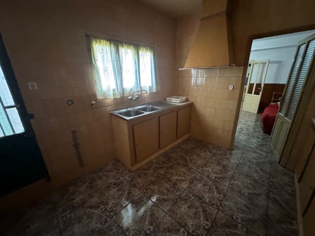 5 soverom Hus til salgs i Cuevas Bajas med garasje - € 79 000 (Ref: 8571302)