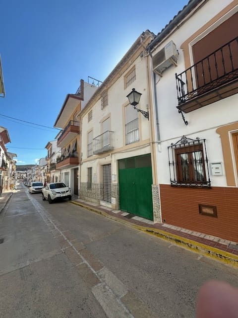 5 bedroom Townhouse for sale in Cuevas Bajas with garage - € 79,000 (Ref: 8571302)
