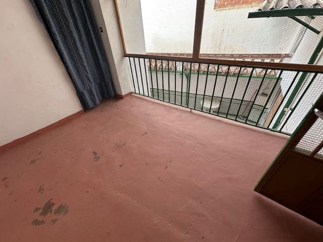 5 bedroom Townhouse for sale in Cuevas Bajas with garage - € 79,000 (Ref: 8571302)