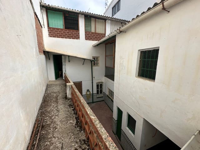 5 bedroom Townhouse for sale in Cuevas Bajas with garage - € 79,000 (Ref: 8571302)