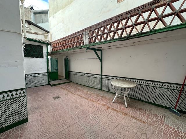 5 bedroom Townhouse for sale in Cuevas Bajas with garage - € 79,000 (Ref: 8571302)