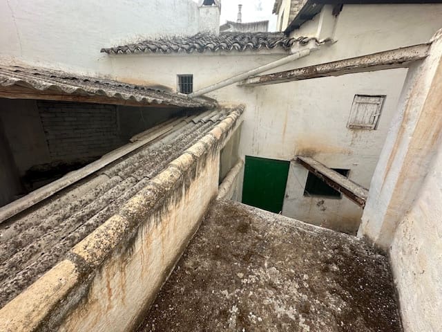 5 bedroom Townhouse for sale in Cuevas Bajas with garage - € 79,000 (Ref: 8571302)