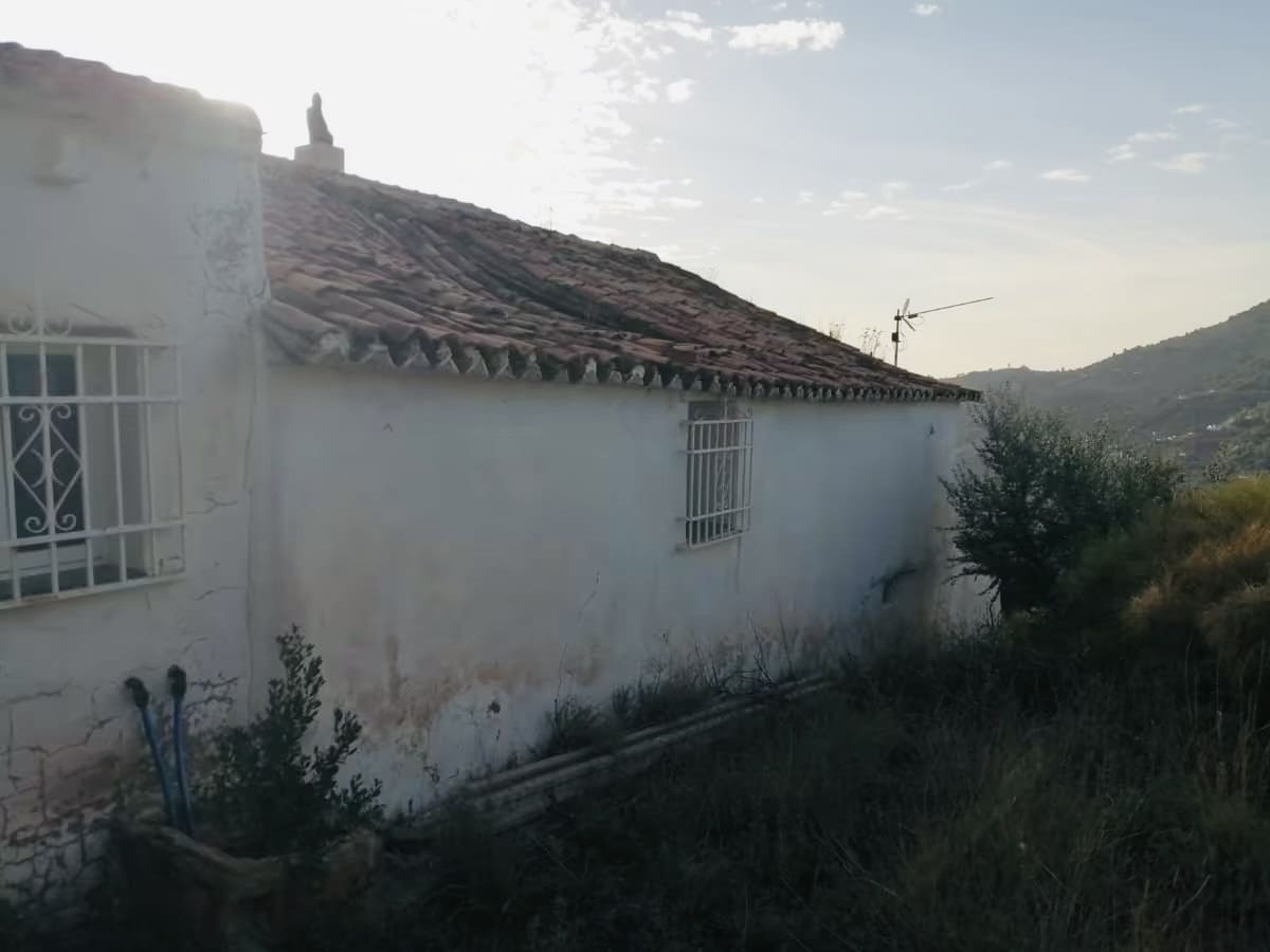 3 bedroom Finca/Country House for sale in Colmenar - € 110,000 (Ref: 8640349)