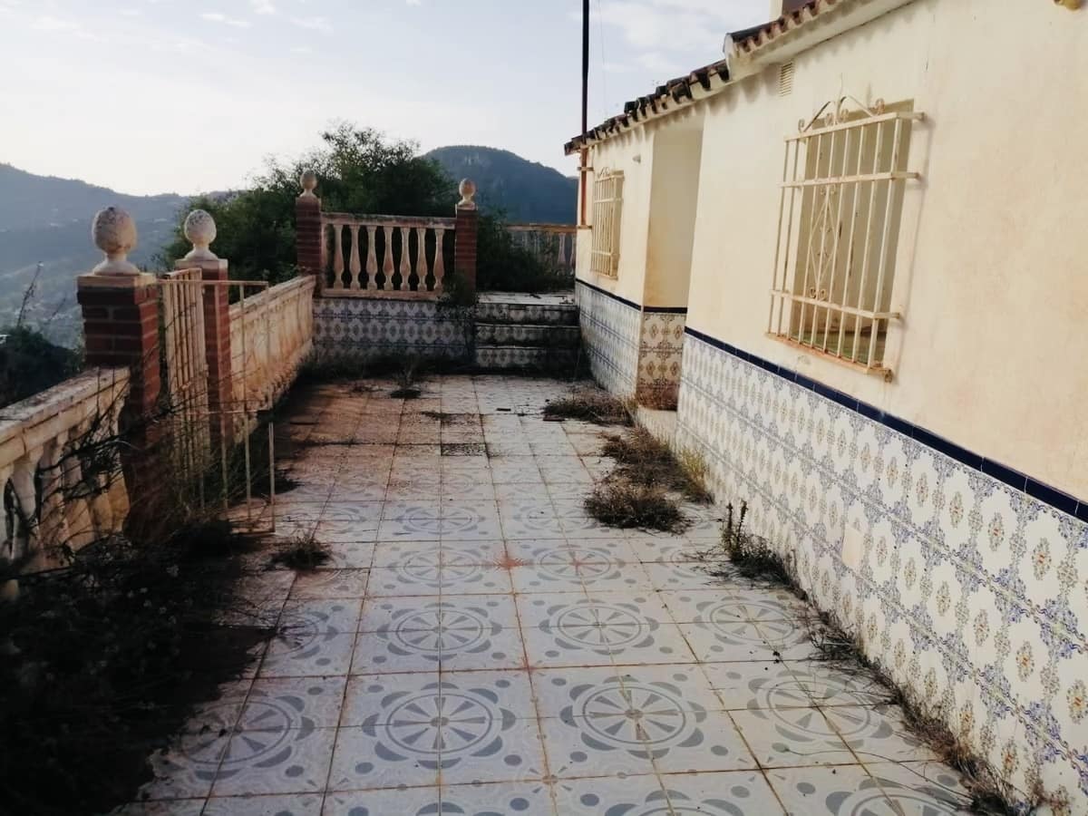 3 bedroom Finca/Country House for sale in Colmenar - € 110,000 (Ref: 8640349)